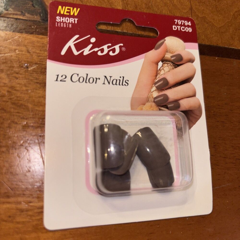 Kiss Color Nails Short Length 79794 DTC09 Brown Glue On Nails NEW NOS 12 Nails